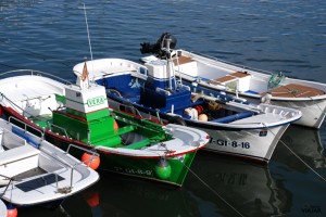 Estampa marinera en Puerto de Vega, Asturias.
