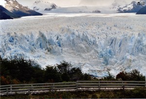 Un tramo de las pasarelas. Perito Moreno, Argentina.