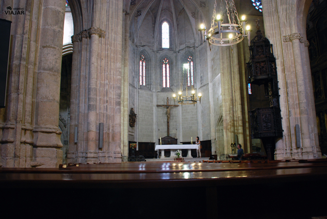 Nave central de la iglesia de Santa María con el púlpito a la derecha. Aranda de Duero. Burgos