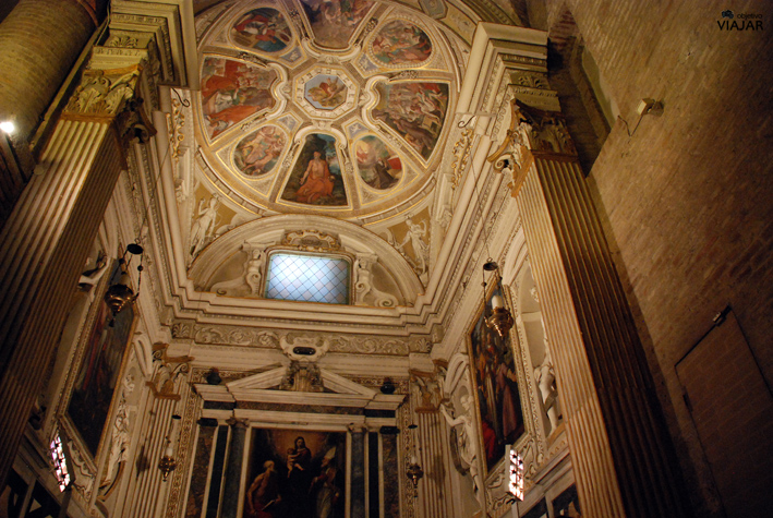 Detalle de una de las capillas de la Basílica de San Mercuriale. Forlì