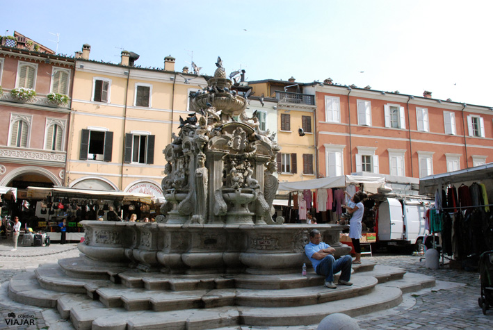 Fontana Masini. Piazza del Popolo. Cesena. Italia
