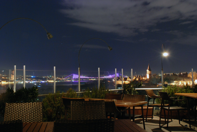 El Puente del Bósforo desde la terraza del hotel Adamar. Estambul