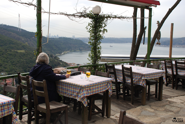 Restaurante en las inmediaciones de la Fortaleza de Yoros. Anadolu Kavaği