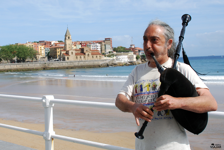 Gijón, el mar y el sonido de una gaita