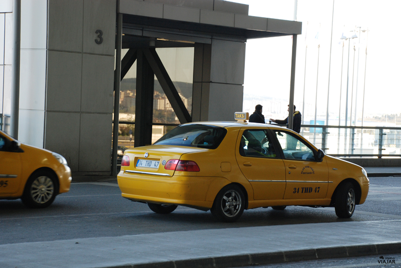 Taxis en el aeropuerto Sabiha Gökçen. Viajar a Estambul