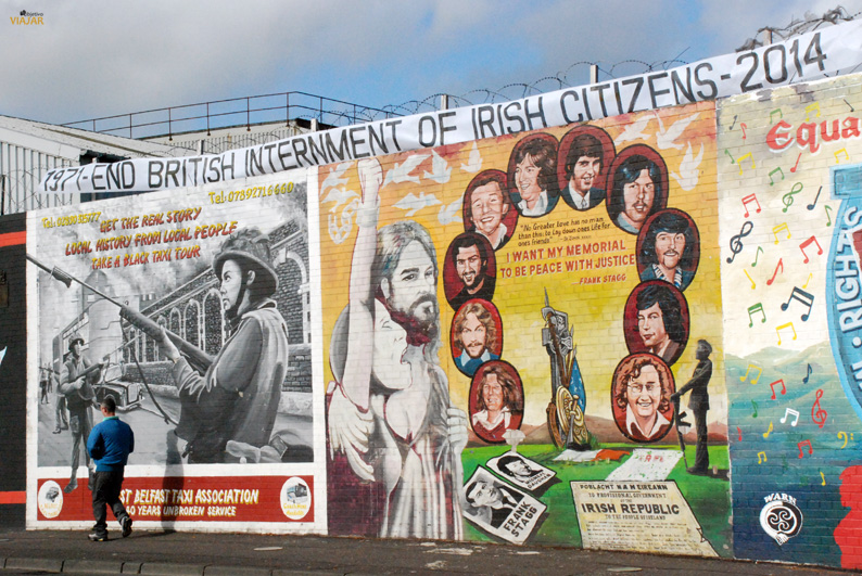 Mural anunciando el servicio de taxis negros. Falls Road. Belfast