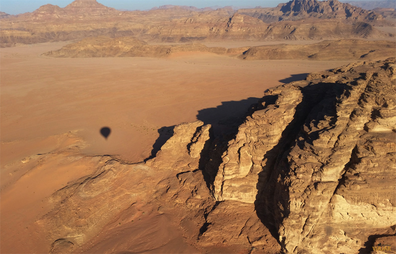El desierto de Wadi Rum a vista de pájaro. Jordania