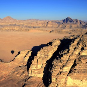 El desierto de Wadi Rum por tierra y aire, una experiencia única en Jordania