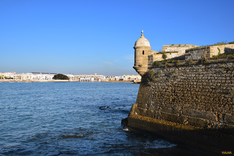 Vista de Cádiz desde el Castillo de San Sebastián