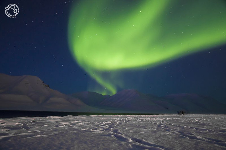 Aurora boreal en Longyearbyen, Svalbard. Laponia noruega © Un viaje creativo