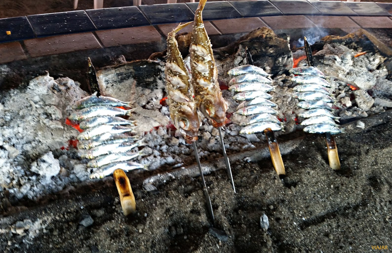 Espeto de sardinas. Chiringuito Ayo. Costa del Sol