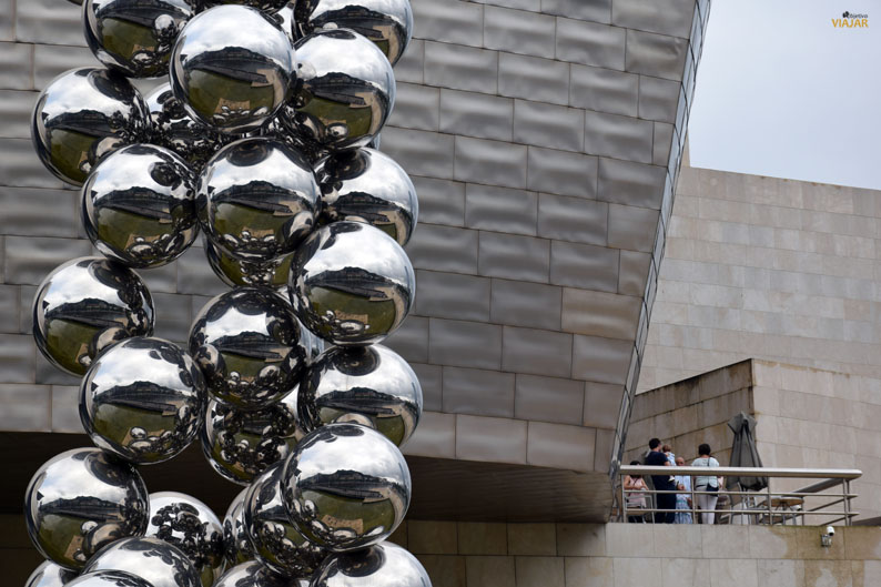 El gran arbol y el ojo. Museo Guggenheim Bilbao